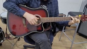 Продаю Акустическую гитару   Naranda DG 220CE   цена 10 тыс. в отличном  состоянии