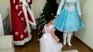 Дед Мороз Снегурочка Ёлочка пришли в гости к Дарье/Стихи/ПОДАРКИ / NOEL BABA DERYAYA HEDİYE GETİRDİ
