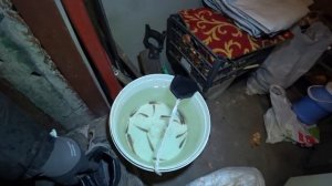 Отрубал головы топором обоим !!! Многие женщины упадут в обморок прям перед телевизором.