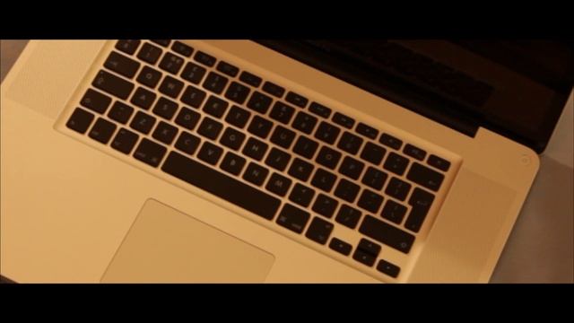 17inch MacBook Pro Unboxing (invaded by cat) смотреть онлайн