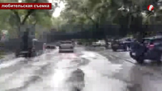 Канализационные люки на ул. Флорэрии не знали ремонта со времен Советского союза смотреть онлайн