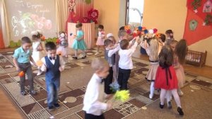 _Мама-мамочка_ общий танец с цветочками в детском саду (4-5 лет, 5гр.).mp4