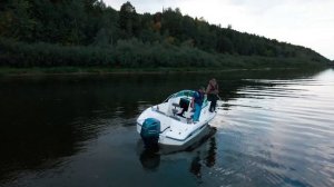 Каютная стеклопластиковая моторная лодка "Bester-570"