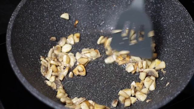 Омлет без яиц? Легко! Более чем уверены, веган версия любимого блюда придется Вам по вкусу!)