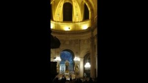Рождественская месса в Парижской церкви Сан Николя дю Шардонне