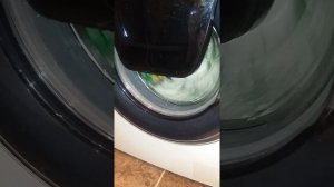 В новой стиральной машине Самсунг спустя месяц во время стирки заскрипел барабан.