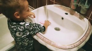 Руки мыть...руки мыть нужно каждый день.