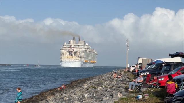 Icon of the Seas Construction Update! смотреть онлайн