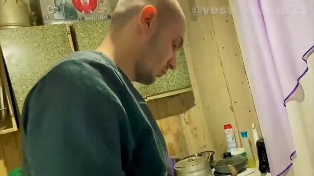 шланг постоянно падает