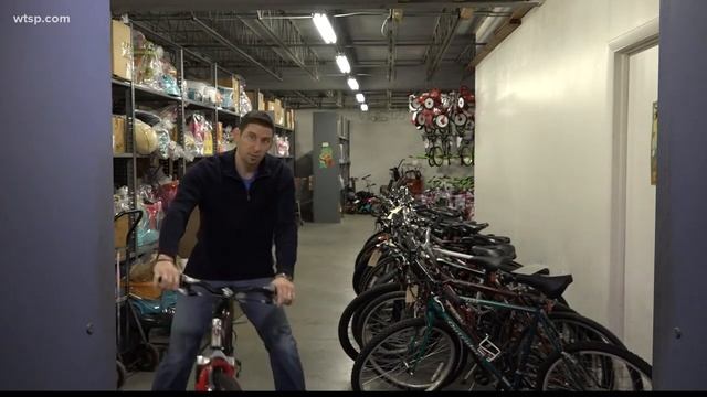 St. Petersburg's Christmas Toy Shop helps refurbish toys for kids in need смотреть онлайн