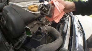 Changing thermostat (Opel Vectra b X16XEL)