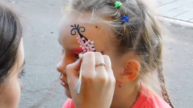 Аквагрим узор с цветами / Face painting pattern with flowers