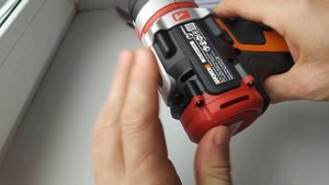 шуруповёрт worx , угловая насадка и жестяная коробочка