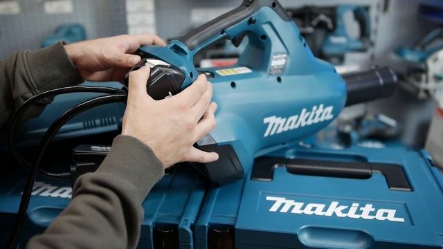 Makita Rückentragbare Akku Bank PDC01 18V & 2x18V | Quick Review смотреть онлайн