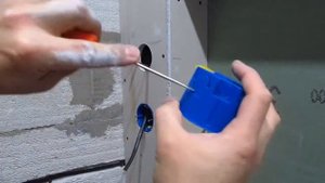 Установка розеток в гипсокартоне
