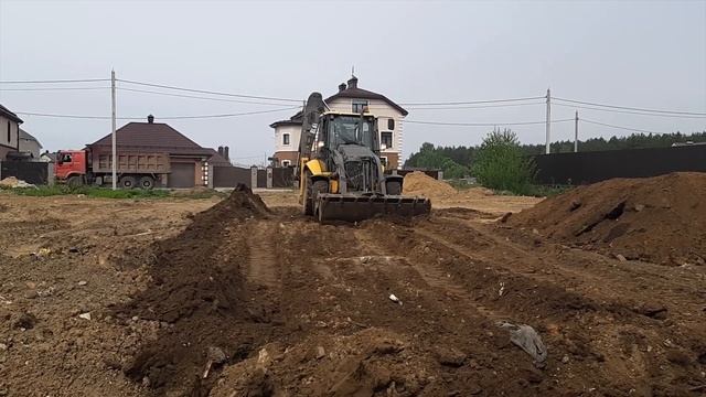 Планировка участка экскаватором-погрузчиком Volvo г. Иваново