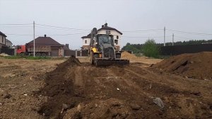 Планировка участка экскаватором-погрузчиком Volvo г. Иваново