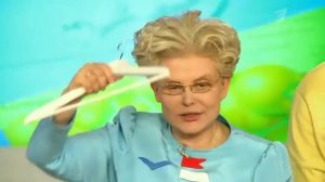 Как правильно повесить брюки. Маленькие домашние хитрости