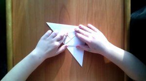 Летающая птица из бумаги