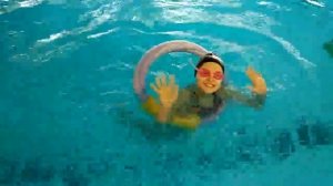 Серия 13. Аня и Эва настоящие русалки в бассейне! Смотрите!