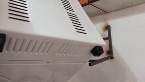 Собственно ручное крепление и установка мини печи на стену самым простым и надёжным способом.