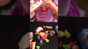 Обзор новогодних подарочных сладостей.