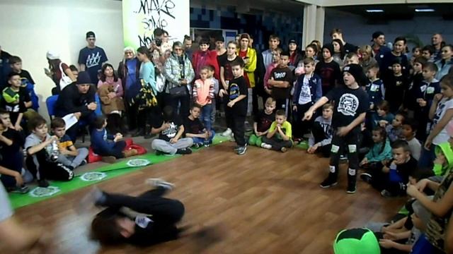 Фестиваль по брейкдансу "Make some noise 2". Павлоград торговый центр Гуливер 2-я серия смотреть онлайн