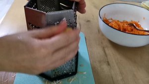 САЛАТ ВКУСНЫЙ, БЫСТРЫЙ,А ГЛАВНОЕ БЮДЖЕТНЫЙ.