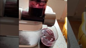 Соковитискачка шнекова PHILIPS Avance Collection HR1945/80. Сік з винограду