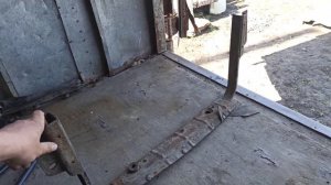 Нижнее крепление радиатора на Газель Соболь. Запчасти на газель соболь. Кузов. система охлаждения