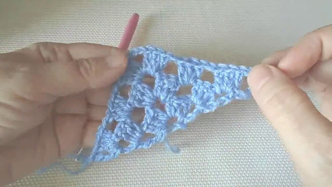 Самая простая шаль крючком (бабушкин квадрат) смотреть онлайн