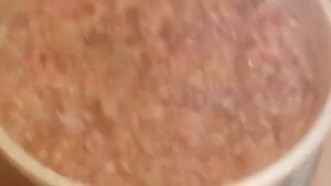 Как наносить жидкие обои на потолок своими руками: мастер-класс шелковая штукатурка