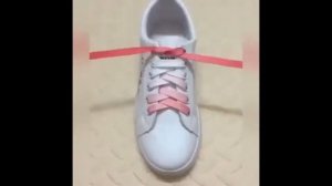 Как завязать шнурки на кроссовках || How to tie your shoelaces ||Лайфхак ч 2.