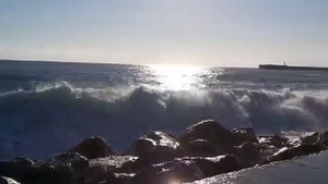 Смыло волной, пляж Сочи 17 06 2021 большие волны, море.