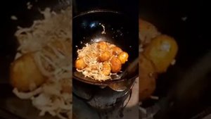 Курица с картошкой и овощами в казане на костре