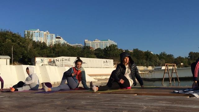 Йога на море в Одессе. Йога для начинающих смотреть онлайн