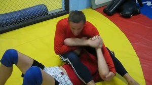 Возвращаемся к разрыву захвата при рычаге на локоть.