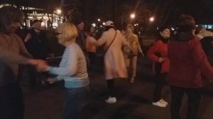 Харьков, танцы в саду; Надя и Богдан.