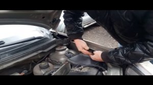 Установка газового упора амортизатора капота Nissan Almera