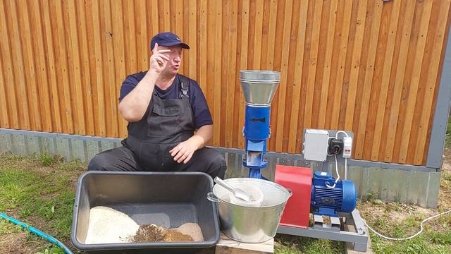 ПРЕДСТАРТОВЫЙ КОРМ ДЛЯ ЦЫПЛЯТ СВОИМИ РУКАМИ. смотреть онлайн