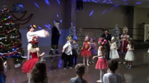 Мы повесим шарики, а потом фонарики. Children's New Year performance 2016.