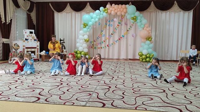 танец "Замуж хочу", вторая младшая группа "Пчелка" смотреть онлайн