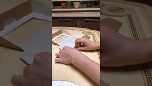 Как собрать крафтовую коробку с прозрачным окошком?