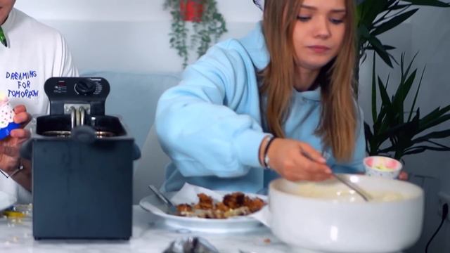 DIE NEUSTEN UND COOLSTEN SÜßIGKEITEN FRITTIEREN MIT @Joey's Jungle 😍🍭 смотреть онлайн