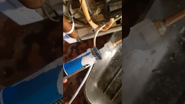 Устранение утечки с помошью Герметика