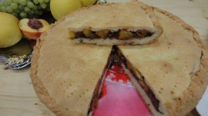 ФРУКТОВЫЙ ПИРОГ ИЗ ПЕРСИКОВ, ИЗЮМА И ДЖЕМА