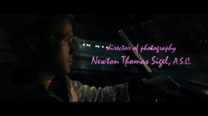 Гослинг солидно едет под мальчика на девятке