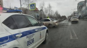 Как такое возможно? ДТП в центре Барнаула