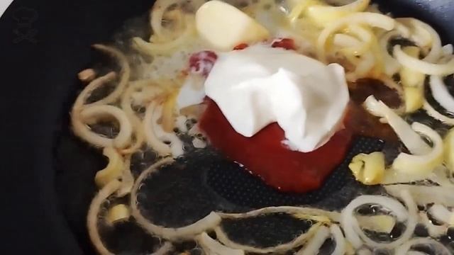 Нежнейшая и очень сочная говяжья печень в сметанном соусе -- просто и очень вкусно смотреть онлайн