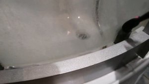 Чистка известкового налёта в ванной